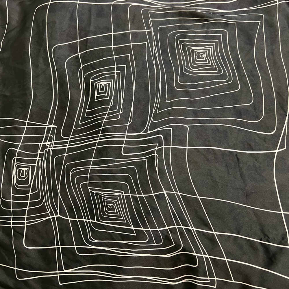 Elegant Black and White Geometric Scarf